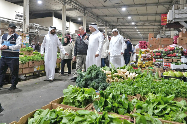 <p>Industry and Commerce Minister Abdulla bin Adel Fakhro conducted an inspection visit yesterday to monitor food and essential supplies in the market.</p>
<p>He toured the Manama Central Market as part of a series of inspections across Bahrain amid ongoing developments following hostile Iranian attacks targeting the kingdom and the region.</p>
